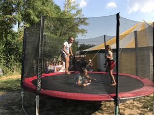 Hilfsprojekt_Bogata_Zeltevent_Trampoline