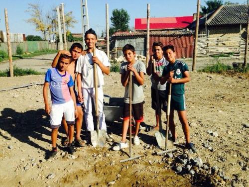 Hilfsprojekt Caramidari September 2015 Kinder Fußballplatz 6